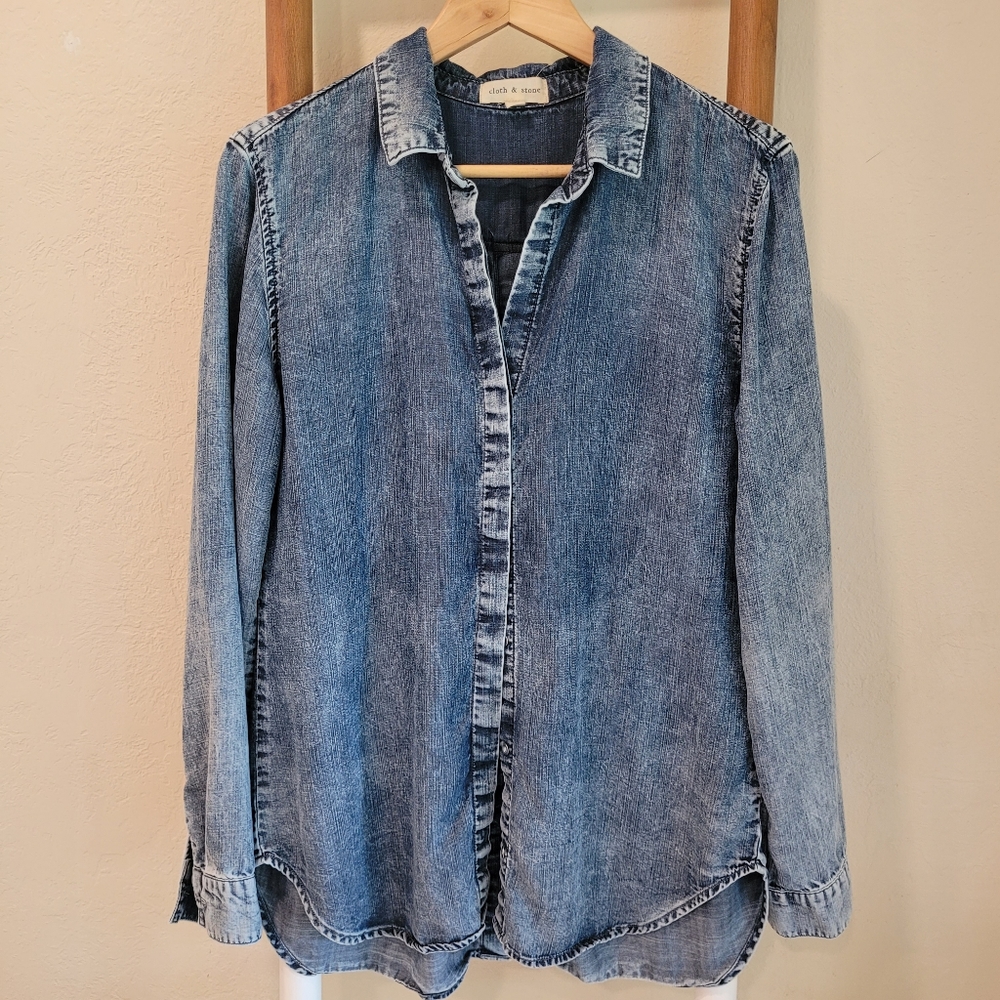 CLOTH AND STONE Acid wash denim button down size Large